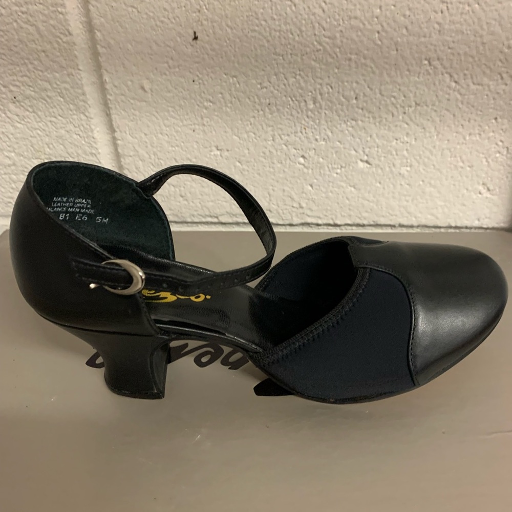Capezio New Yorker Character Shoe Style 654
